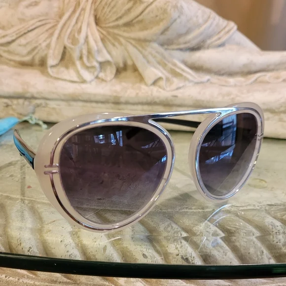 Tiffany & Company TF4147 Modified Aviator Sunglasses NA # 430 - Picture 3 of 17